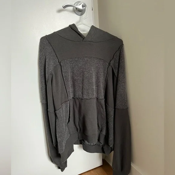 Aeries Sweatshirt - Picture 1 of 3